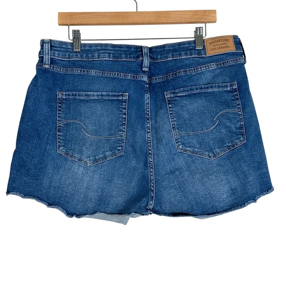 Signature by Levi Strauss High Rise Raw Hem Denim Shorts Blue Casual Size 16 W33